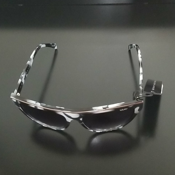 Quay Australia Flight Risk Sunglasses BLKWHTTORT - Picture 6 of 12